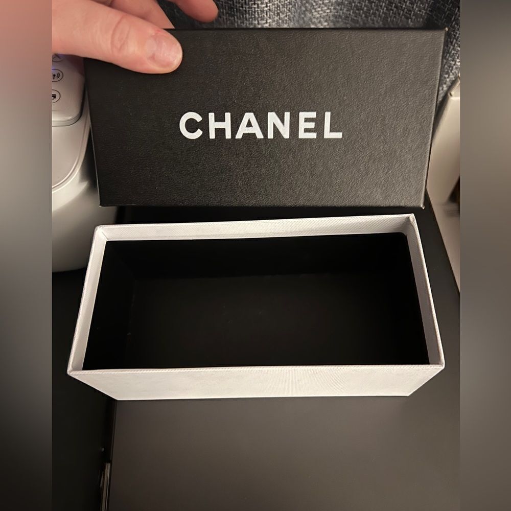 Two Chanel boxes - Picture 4 of 9